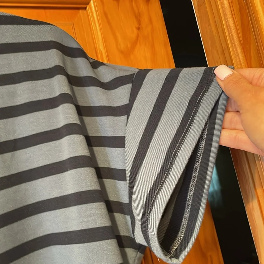 Cable & Gauge Navy and Light Blue Striped Top - Picture 3 of 6